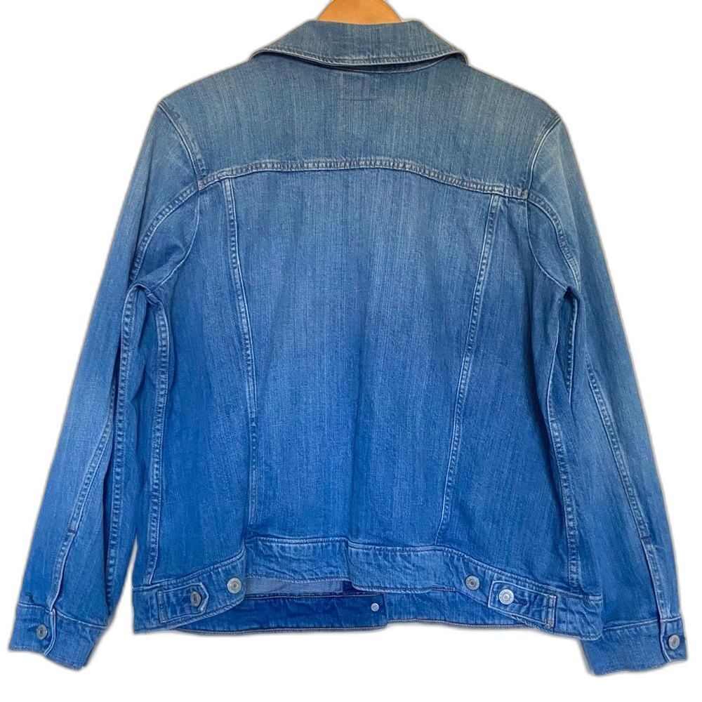 Levi’s Women’s Trucker Jacket In Medium Wash - Picture 2 of 8